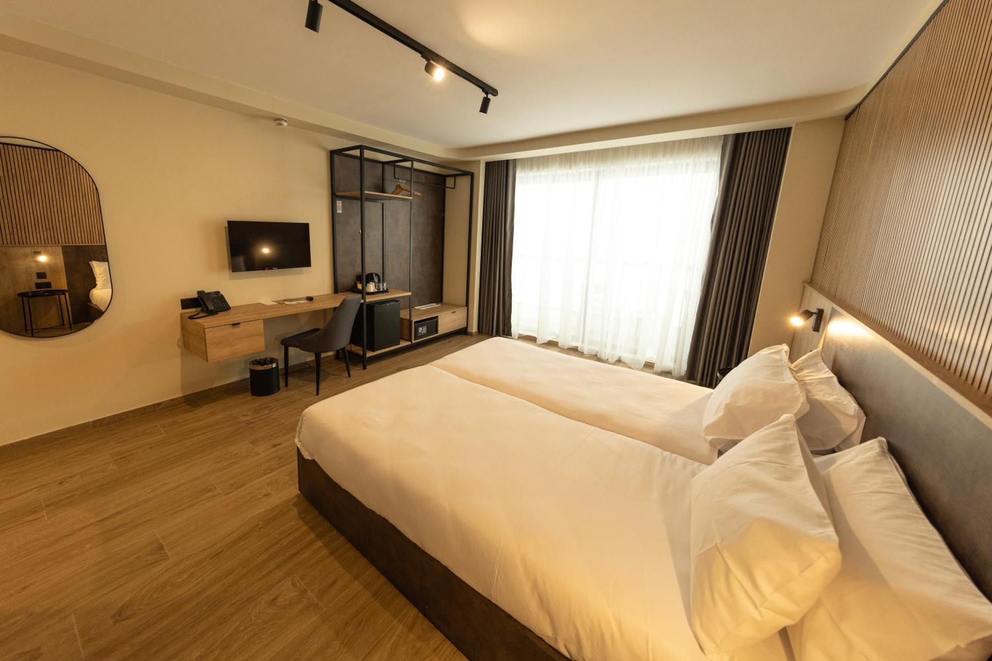 East Sliema Suites Экстерьер фото